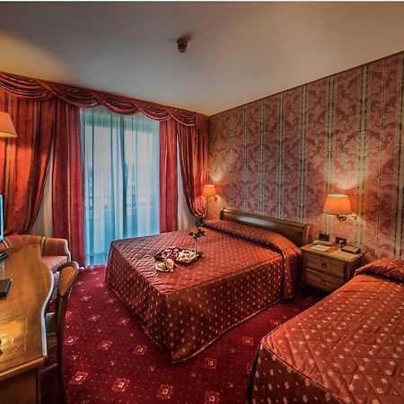 Hotel Valdarno Монтеварчи Екстериор снимка