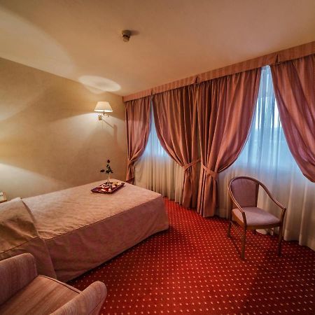 Hotel Valdarno Монтеварчи Екстериор снимка