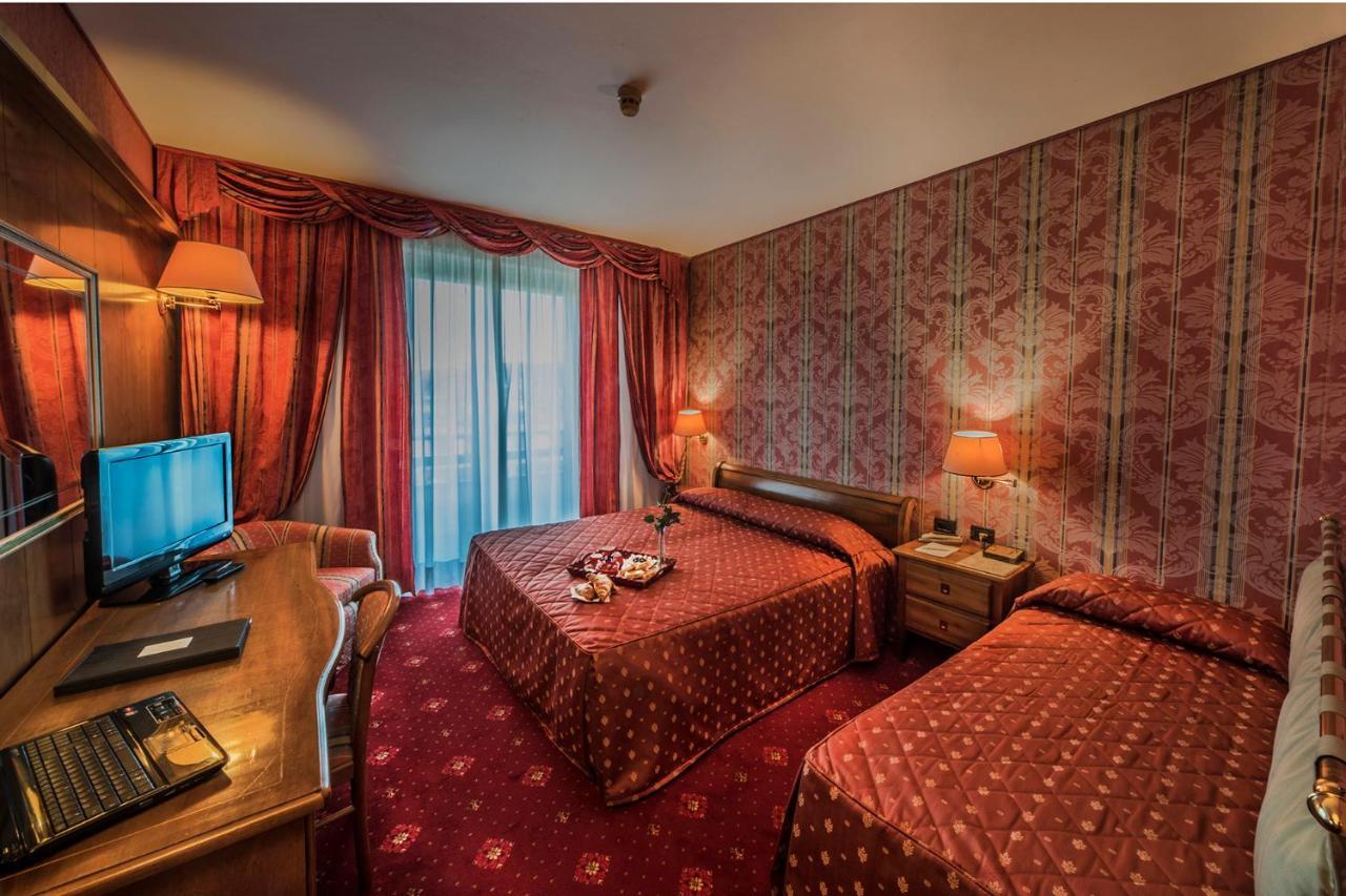 Hotel Valdarno Монтеварчи Екстериор снимка