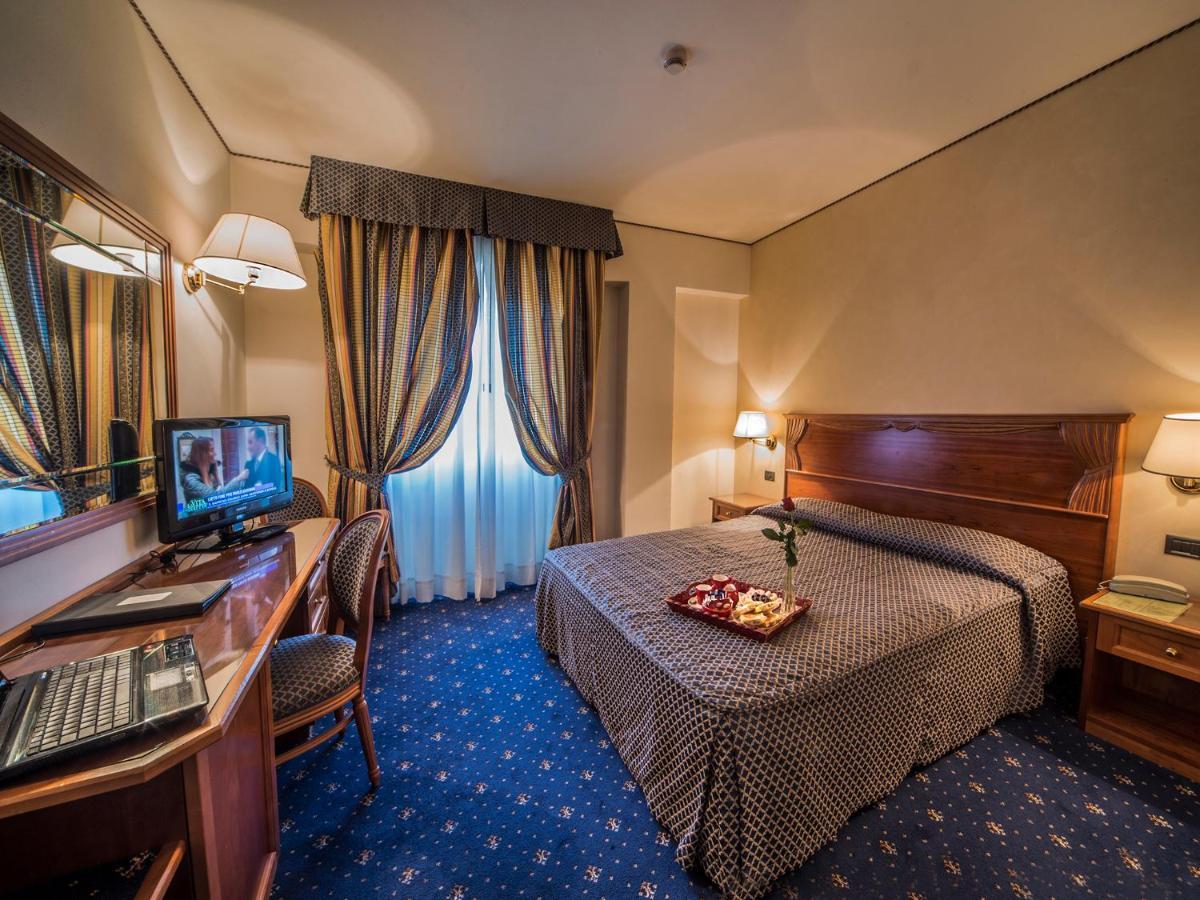 Hotel Valdarno Монтеварчи Екстериор снимка