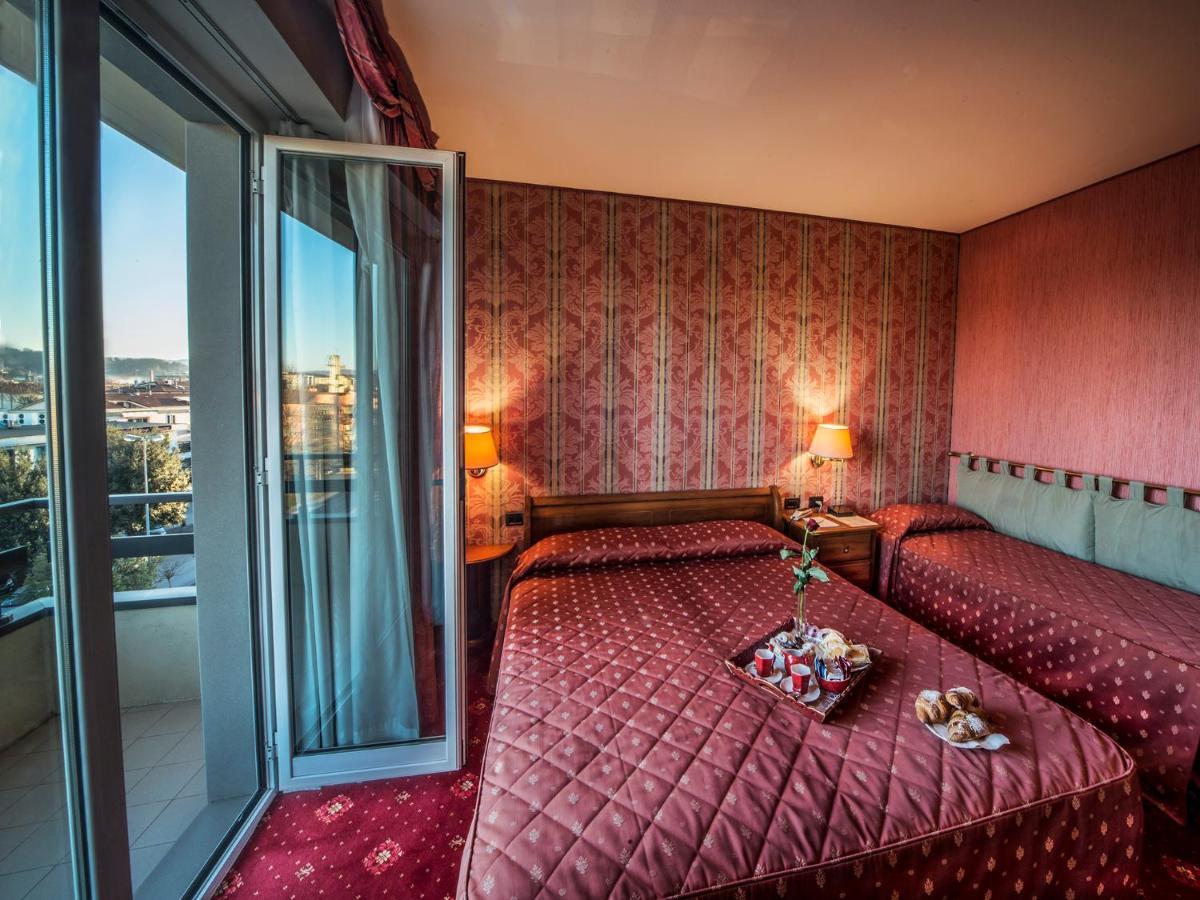 Hotel Valdarno Монтеварчи Екстериор снимка