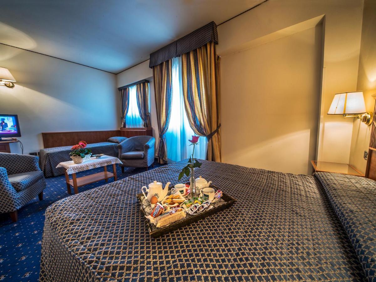 Hotel Valdarno Монтеварчи Екстериор снимка