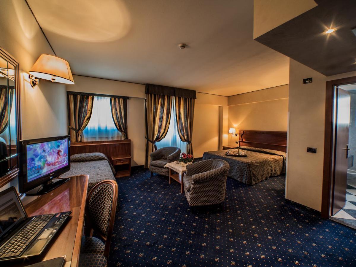 Hotel Valdarno Монтеварчи Екстериор снимка