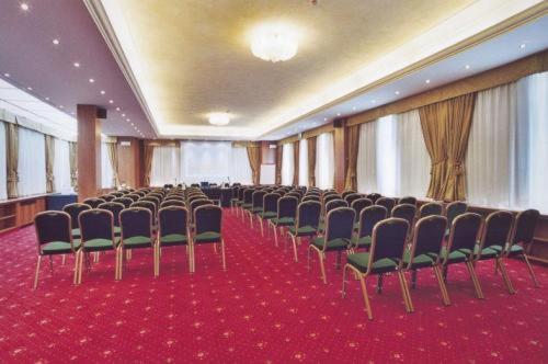 Hotel Valdarno Монтеварчи Екстериор снимка