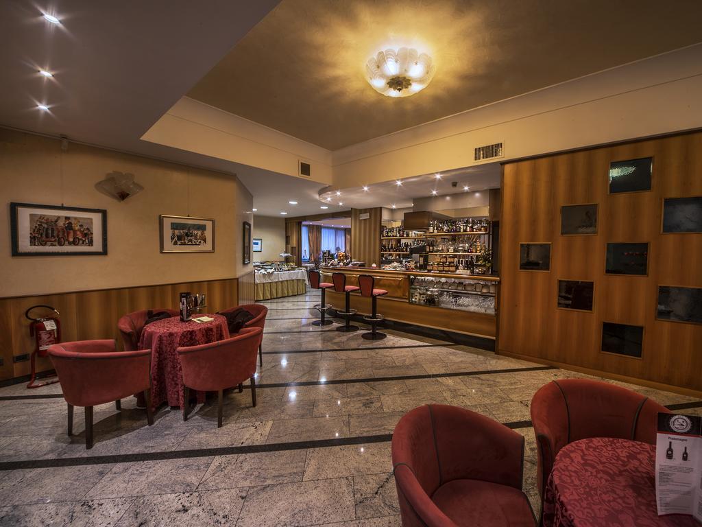 Hotel Valdarno Монтеварчи Екстериор снимка