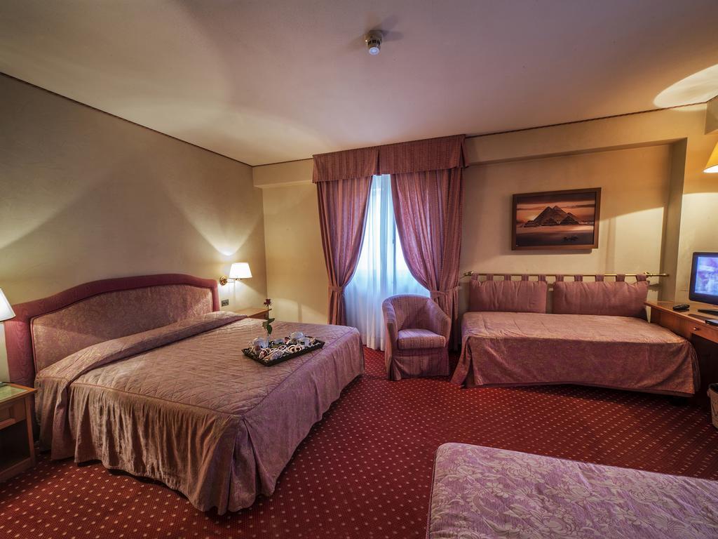Hotel Valdarno Монтеварчи Екстериор снимка