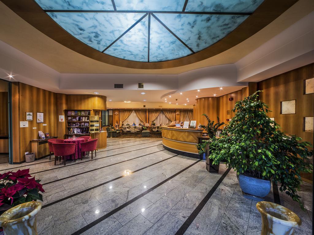 Hotel Valdarno Монтеварчи Екстериор снимка