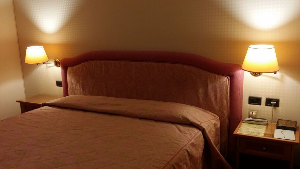 Hotel Valdarno Монтеварчи Екстериор снимка