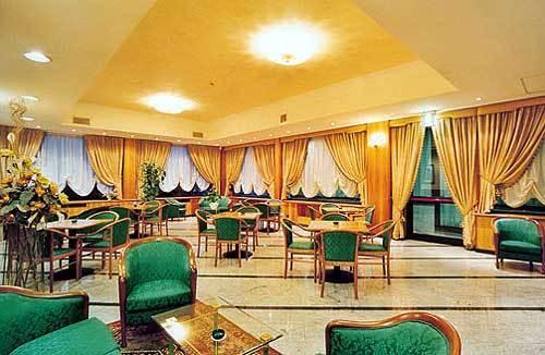Hotel Valdarno Монтеварчи Екстериор снимка