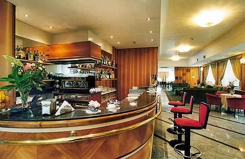 Hotel Valdarno Монтеварчи Екстериор снимка