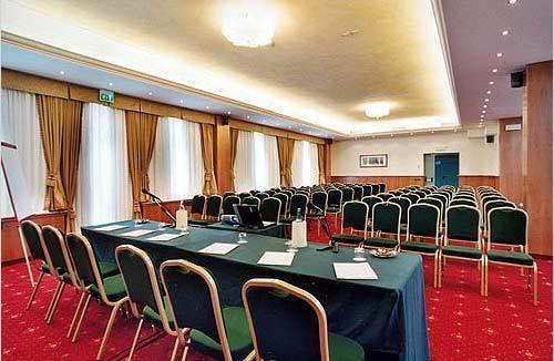 Hotel Valdarno Монтеварчи Екстериор снимка
